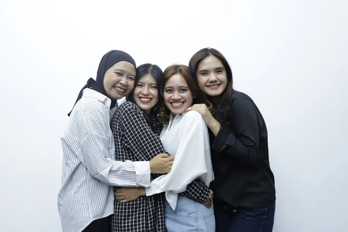 wanita desember sahabat muka dua