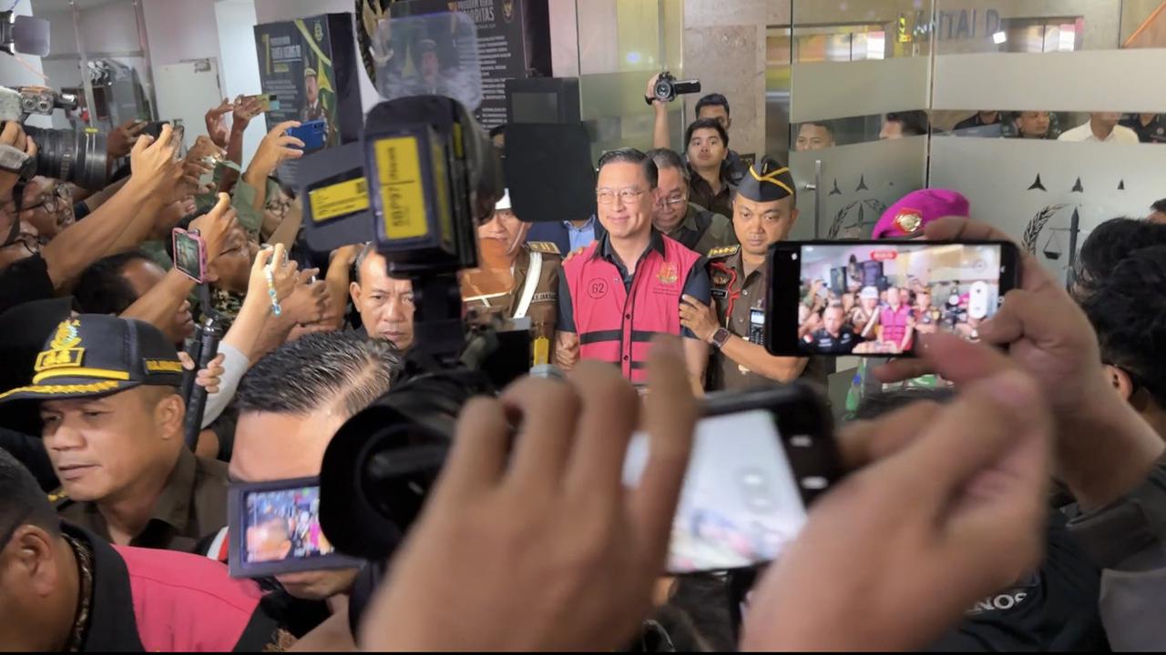 Kejaksaan Agung (Kejagung) menetapkan mantan Menteri Perdagangan (Mendag) Thomas Trikasih Lembong (TTL) alias Tom Lembong sebagai tersangka kasus korupsi komoditas gula yang terjadi di lingkungan Kementerian Perdagangan (Kemendag) periode 2015-2023.