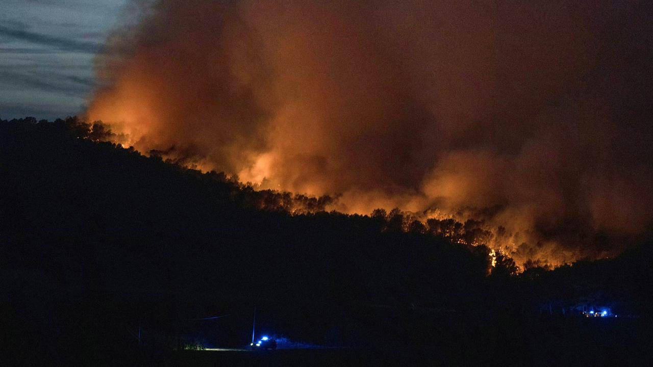 FOTO: Gelombang Panas Picu Kebakaran  Hutan Hebat di Perancis
