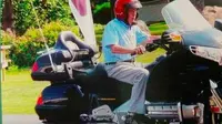 Berusia Seabad, Kakek Ini Tetap Lincah Kendarai Moge