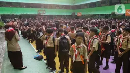 MPLS bagi siswa baru adalah kegiatan pertama yang dilakukan ketika masuk sekolah untuk pengenalan program, sarana dan prasarana sekolah, cara belajar, penanaman konsep pengenalan diri, dan pembinaan awal kultur sekolah. (Liputan6.com/Herman Zakharia)