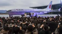 Sebuah pesawat Boeing 737 MAX 8 diluncurkan pertama kali oleh maskapai Tiongkok, Air China, di Boeing Zhoushan 737 Completion and Delivery Center, Zhoushan, 15/8/2019. (Xu Yu/AP)