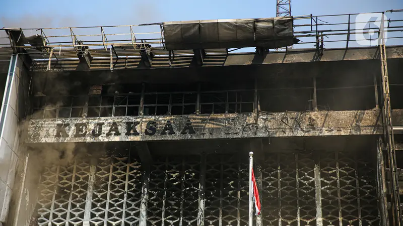 Gedung Kejaksaan Agung yang Terbakar