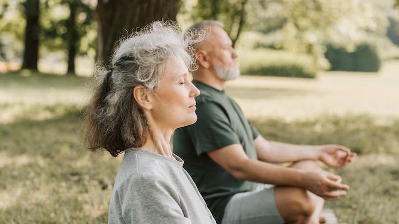 1. Olahraga, Termasuk Yoga