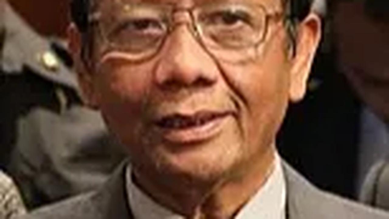 Kiprahnya di dunia hukum, politik, dan pemerintahan Indonesia tentu sudah tidak diragukan lagi.&nbsp;