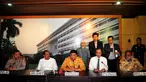 Menkopolhukam bersama Kapolri, Jaksa Agung, Komnas HAM dan Kepala BIN menggelar konferensi pers terkait pertemuan tertutup yang membahas pelanggaran HAM berat masa lalu di Kejaksaan Agung, Jakarta, Selasa (21/4/2015). (Liputan6.com/Yoppy Renato)