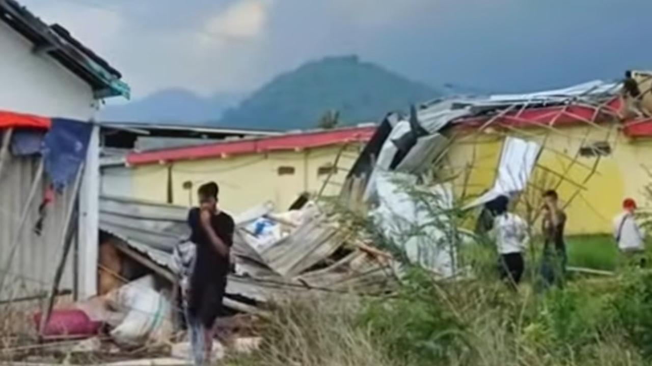 Soreang Bandung Diterjang Puting Beliung, 13 Bangunan Rusak dan 3 Orang Terluka