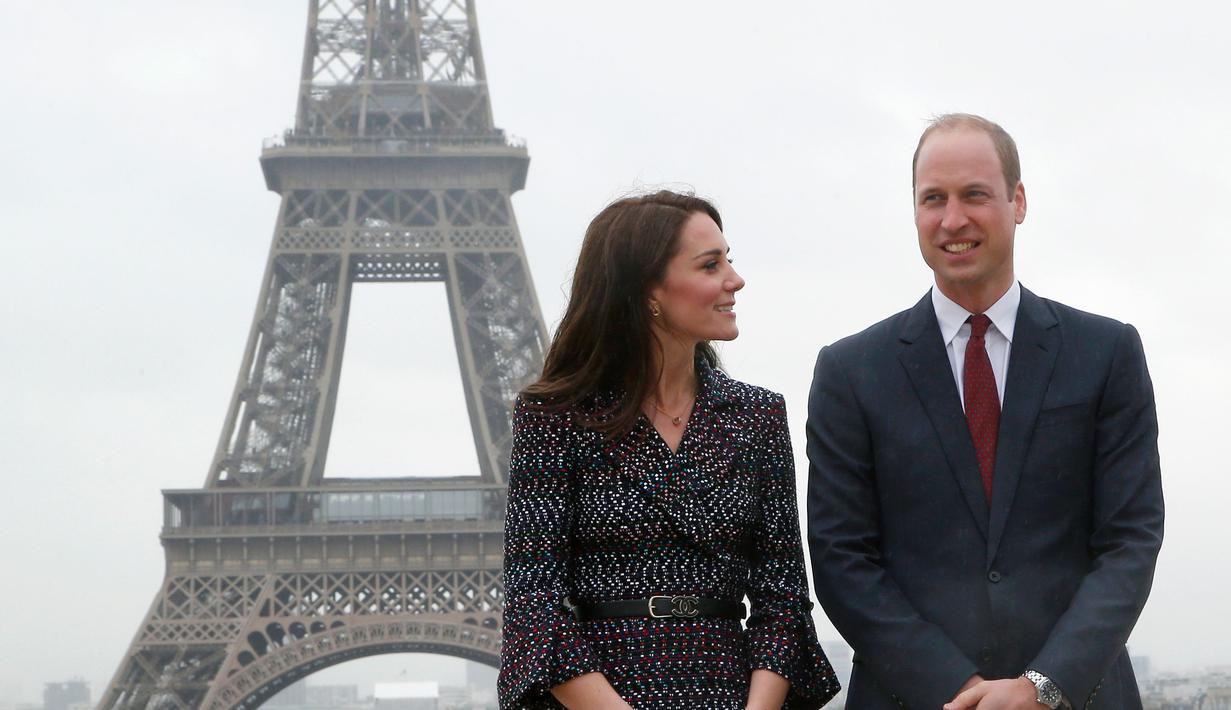 Kemesraan yang ditampilkan keduanya di berbagai kesempatan, membuat kedua pasangan ini dinilai sebagai pasangan kerajaan yang serasi dan romantis. (Kapanlagi/AFP)