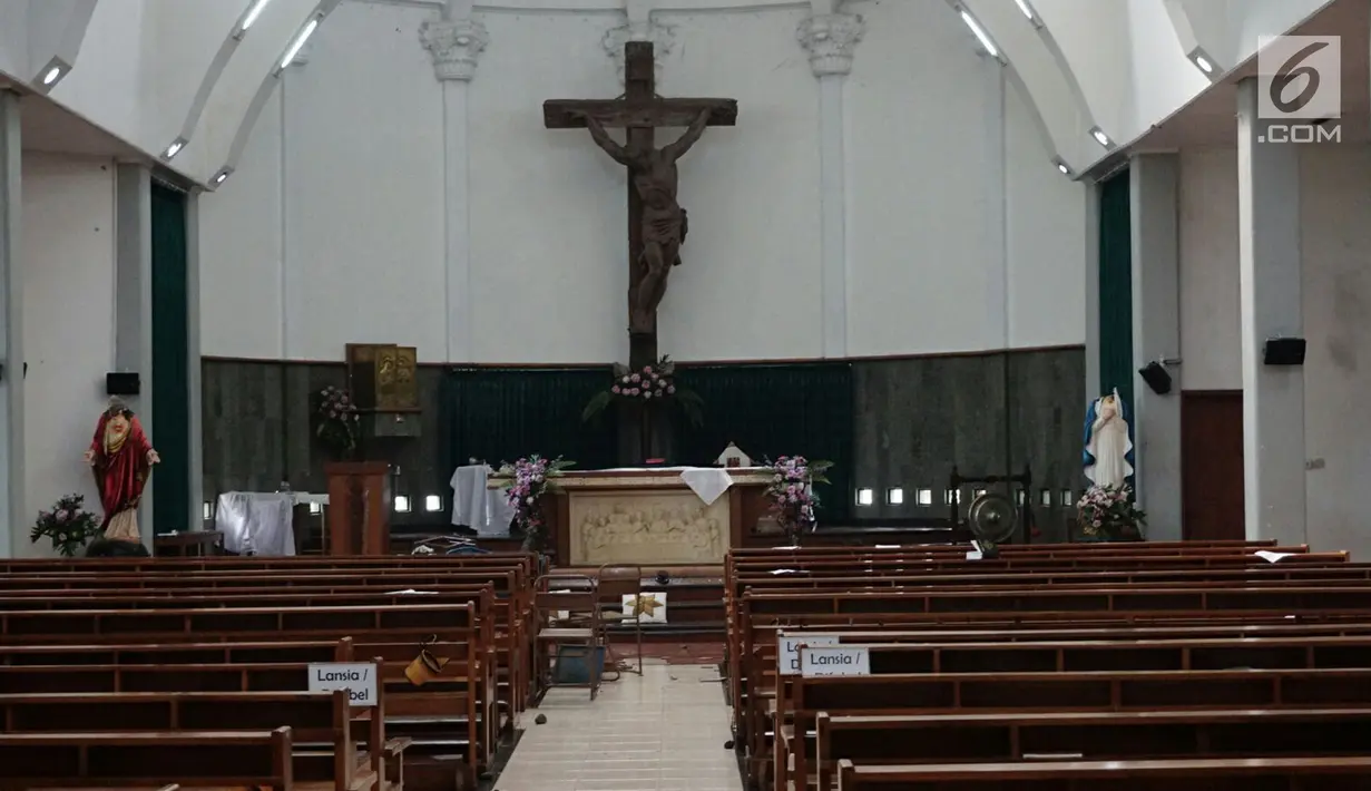 Suasana usai penyerangan Gereja St Lidwina Bedog, Sleman, Yogyakarta, Minggu (11/2). Penyerangan dilakukan oleh seorang remaja. (Liputan6.com/Arya Manggala)