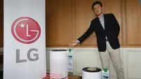 Product Director Air Solution of LG Electronics Indonesia Mike Kim memberi keterangan pers pada peluncuran LG PuriCare 360° Hit di Jakarta. (Liputan6.com)