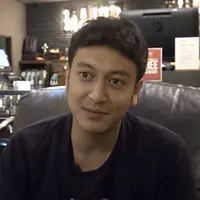 Dimas Anggara punya hobi yang tidak biasa, aktor muda ini gemar memerlihara reptil. Hobinya ini lumayan menguras isi dompetnya.