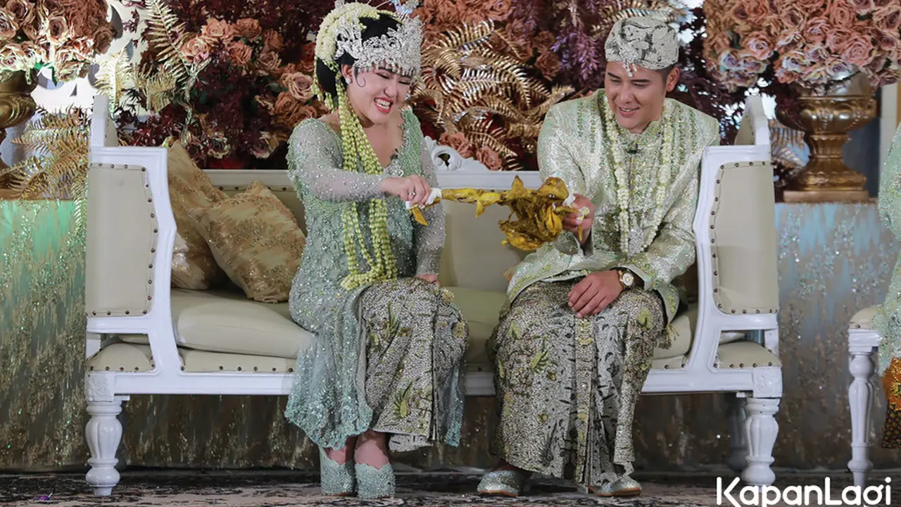 [Fimela] Via Vallen dan Chevra Yolandi Mapag Pangantin