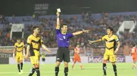 Para wasit di Piala Jenderal Sudirman saat memimpin pertandingan babak 8 besar diharapkan kualitasnya lebih baik dibanding saat penyisihan. (Bola.com/Robby Firly)