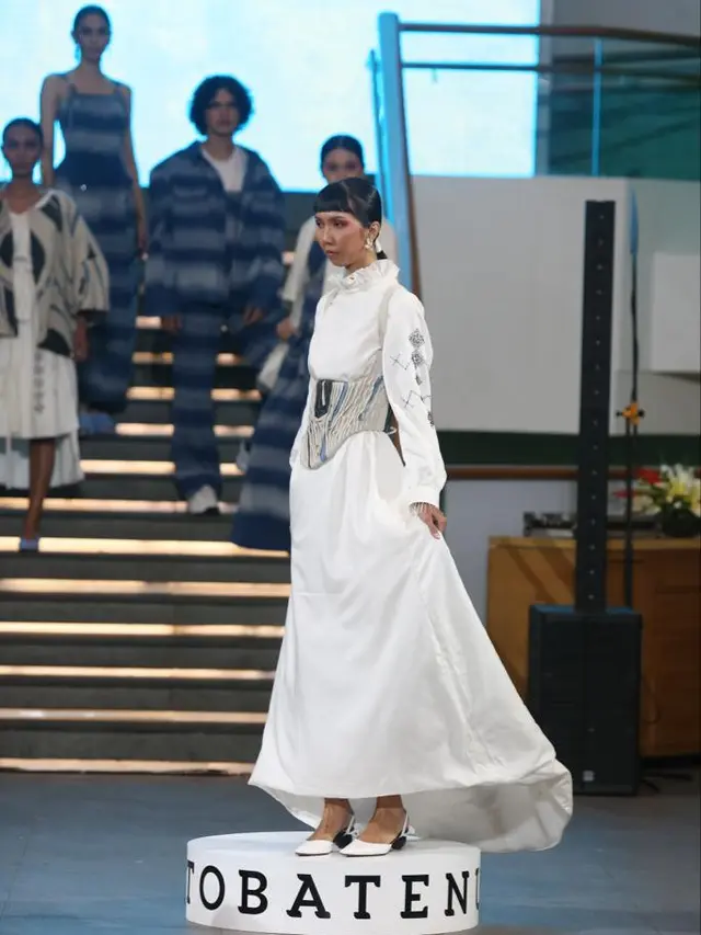 Kreasi Seni Pahat Batak dalam Koleksi Teranyar Tobatenun ‘Kayu dan Kosmos’