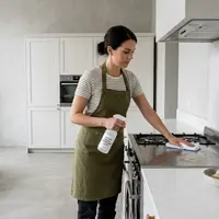 Trik Menghilangkan Bau Gorengan yang Menempel di Rumah Model Bersihkan Kompor dan Area Sekitar (image generated by AI)