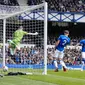 Bermain tandang, Manchester City mendapatkan perlawanan sengit dari Everton. Hingga pertengahan babak pertama, tim tamu belum mampu menjebol gawang tuan rumah. (AP Photo/Jon Super)