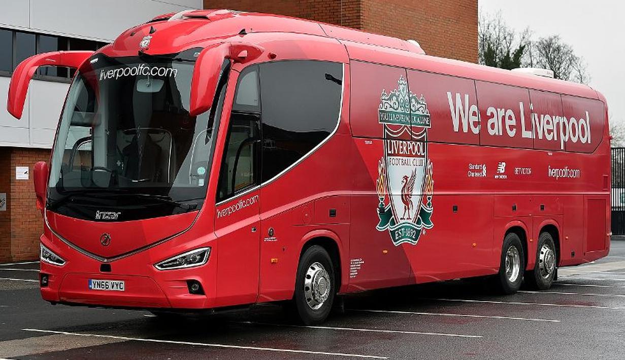 Bus Irizar i8 milik Liverpool FC terlihat sebagai "Red Devil" di jalanan. (Source: liverpoolfc.com)