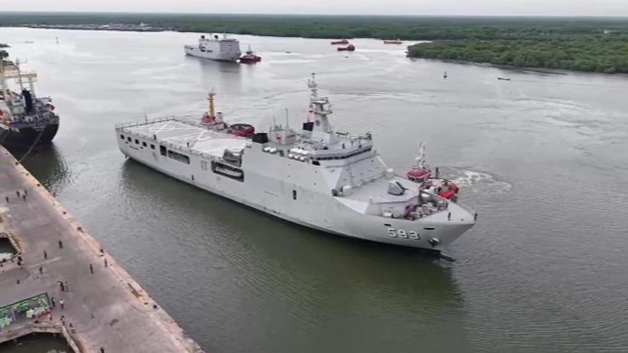 Suplai Logistik Terbatas, KRI BAC-593 Bawa Bantuan 320 Ton Beras Bulog Menuju Nias