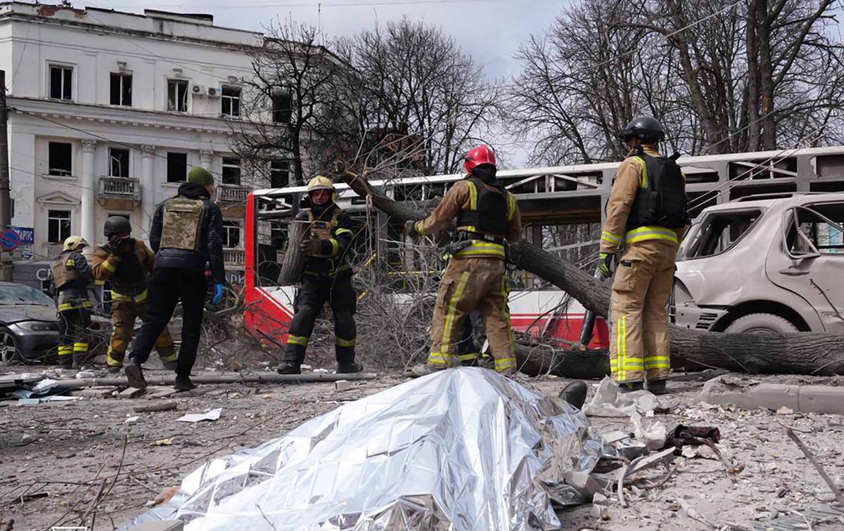FOTO: Lebih dari 30 Orang Tewas Akibat Serangan Rudal Rusia di Kota Sumy, Ukraina