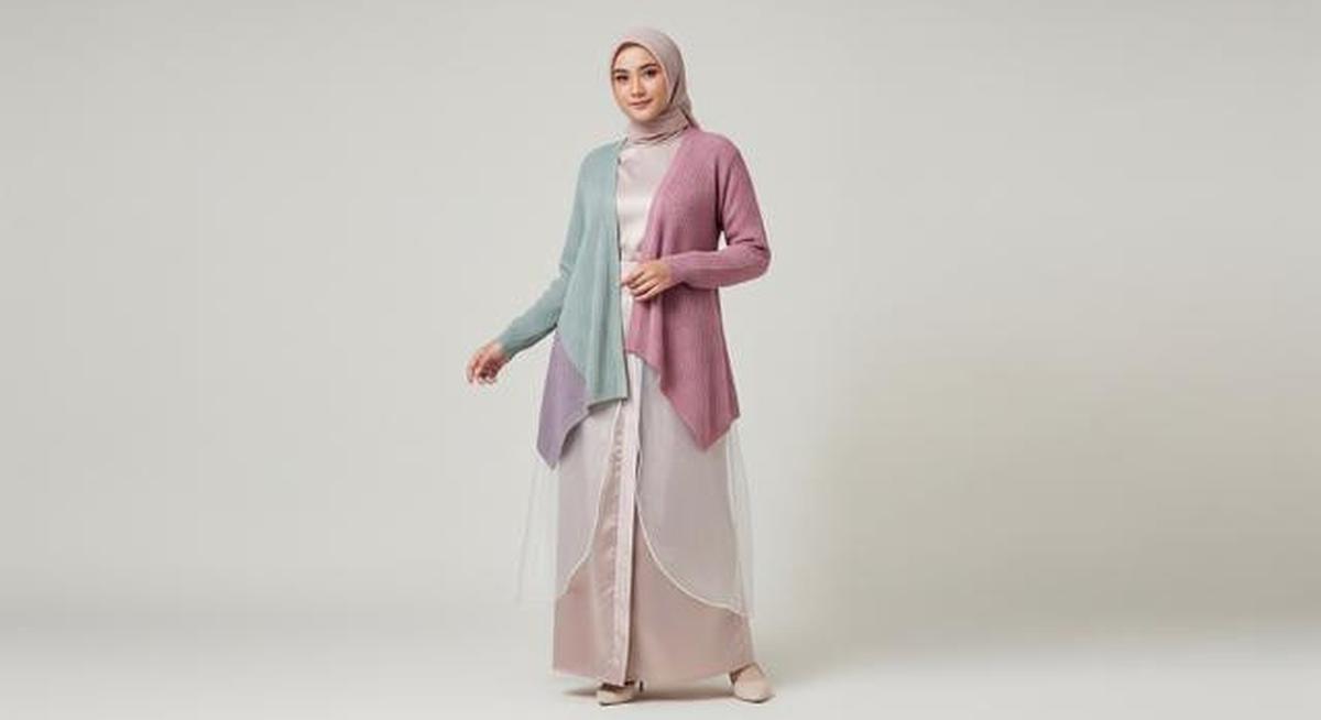 8 Model Gamis Kombinasi Cardigan Terbaru di 2025, Nyaman dan Stylish