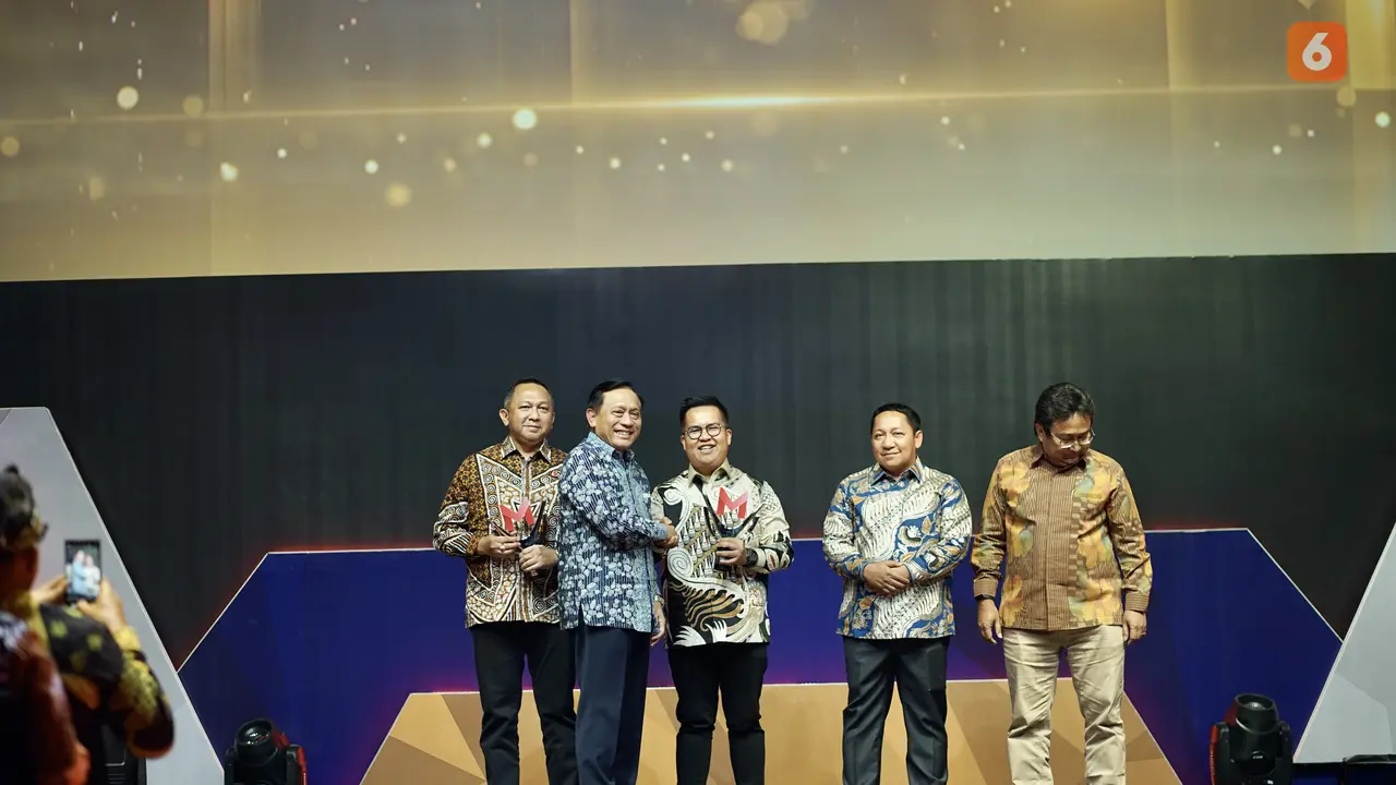 Terima Penghargaan