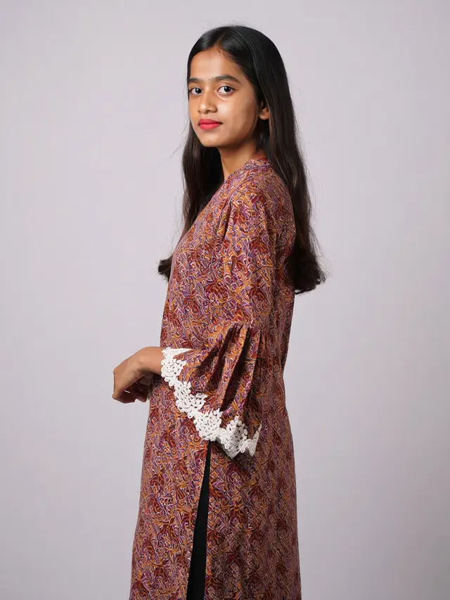 Batik Lengan Lonceng Renda Elegan untuk Pernikahan
