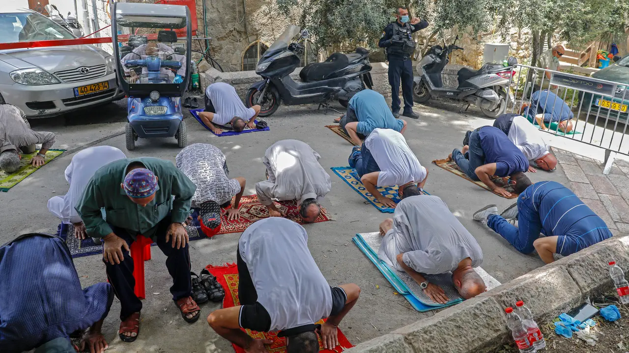 Ramadan, Pasukan Israel Jaga Jemaah Palestina Salat