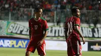 Zulham Zamrun dan Irfan Bachdim mencetak gol untuk Indonesia saat melawan Vietnam pada laga uji coba di Stadion Maguwoharjo, Sleman, Minggu (09/10/2016). (Bola.com/Nicklas Hanoatubun)