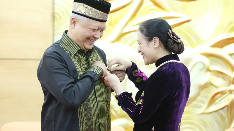 Duta Besar Indonesia untuk Vietnam, Ibnu Hadi menerima penghargaan Medal for Peace and Friendship among Nations.