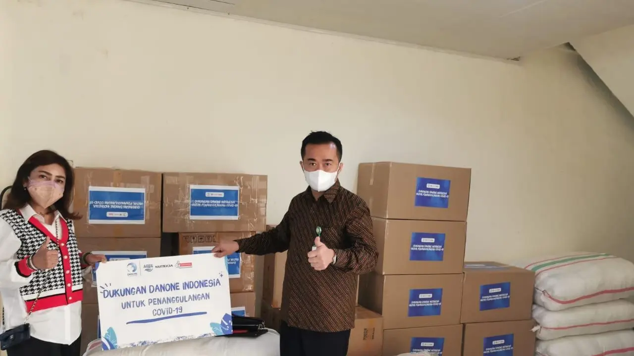 Danone Indonesia menyerahkan bantuan kepada RS Wisma Haji Pondok Gede di Jakarta. Rumah sakit ini diresmikan Presiden Joko Widodo Jumat, 9 Juli 2021 kemarin.