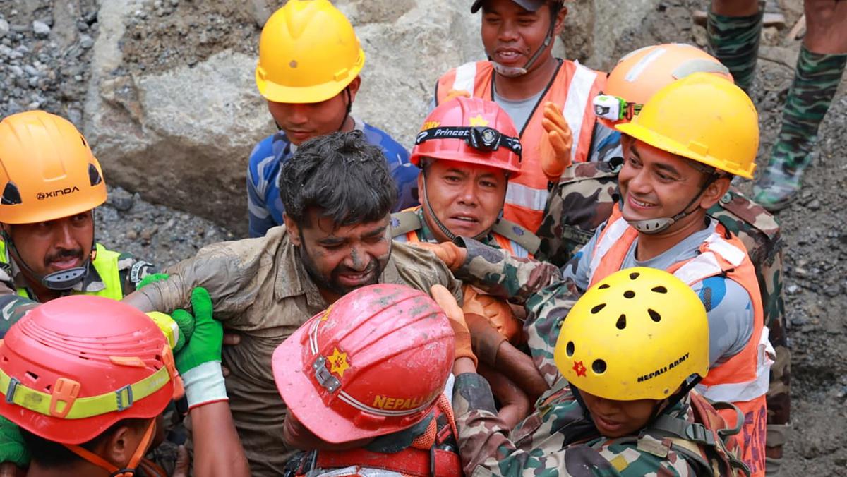 Empat Orang Ditemukan Hidup 10 Hari Setelah Banjir Bandang Nepal