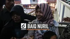 Baiq Nuril langsung melakukan sujud syukur usai mendengar ketukan palu sidang paripurna DPR yang secara sah memberikan amnesti kepada dirinya.