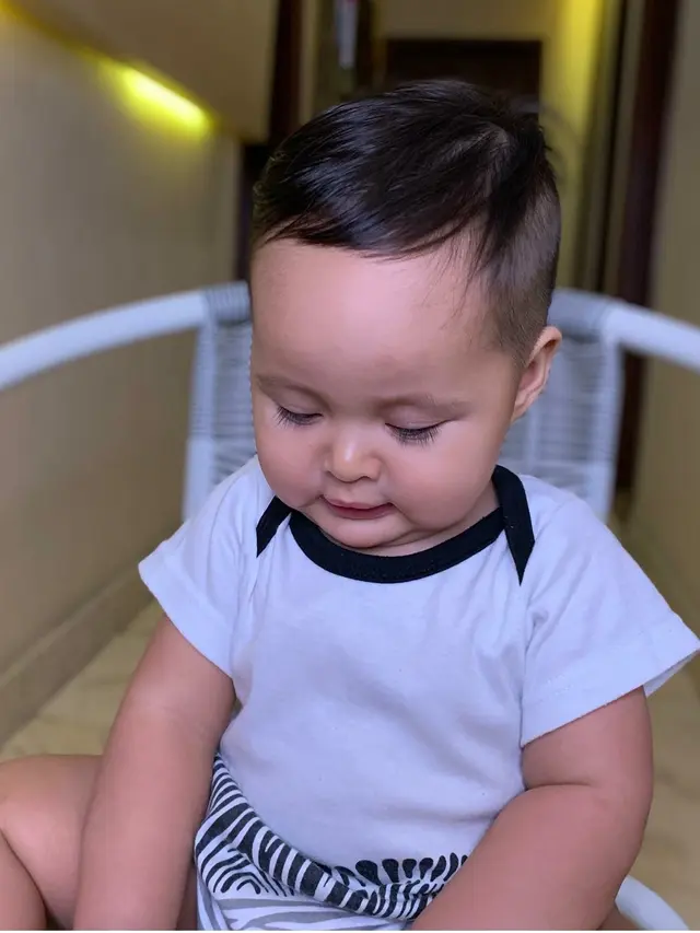 6 Potret Arrasya Anak Tasya Kamila dengan Gaya Rambut Baru, Gemas