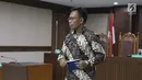 Terdakwa korupsi pembangunan gedung IPDN Budi Rachmat Kuniawan usai menjalani sidang putusan di Pengadilan Tipikor, Jakarta, Jumat (26/7/2019). Mantan GM Divisi Gedung PT Hutama Karya (HK) itu dihukum 5 tahun penjara, denda Rp 300 juta subsider 3 bulan kurungan. (Liputan6.com/Helmi Fithriansyah)