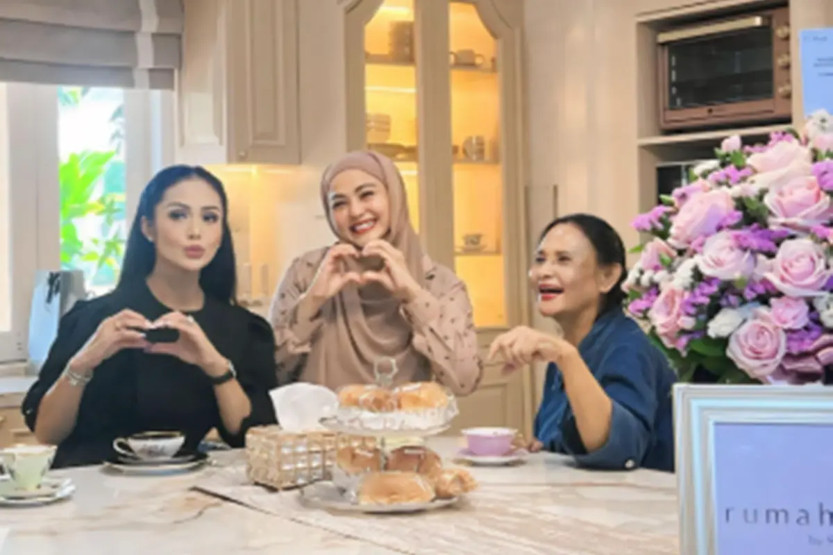 8 Potret Dapur Rumah Krisdayanti Usai Renovasi, Desain Klasik Modern