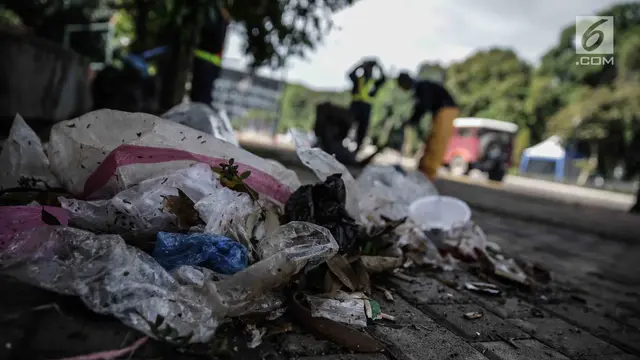 Sampah Masih Berserakan Setelah Final Piala Presiden