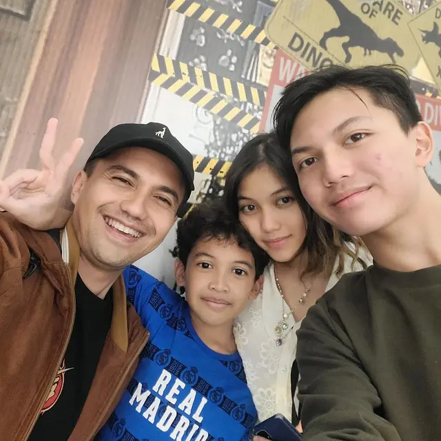 6 Potret Kebersamaan Sahrul Gunawan dan Putrinya, Bak Sahabat