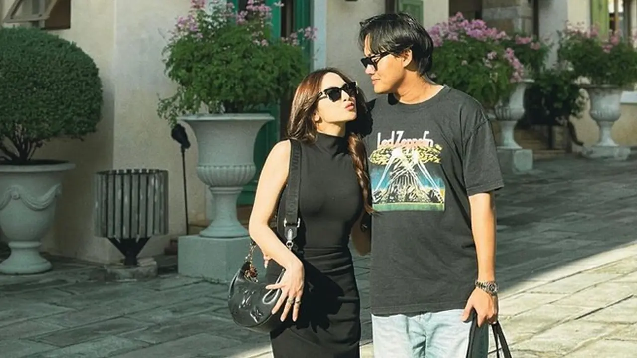 8 Potret Rizky Febian dan Mahalini Liburan di Luar Negeri, Mesra Banget