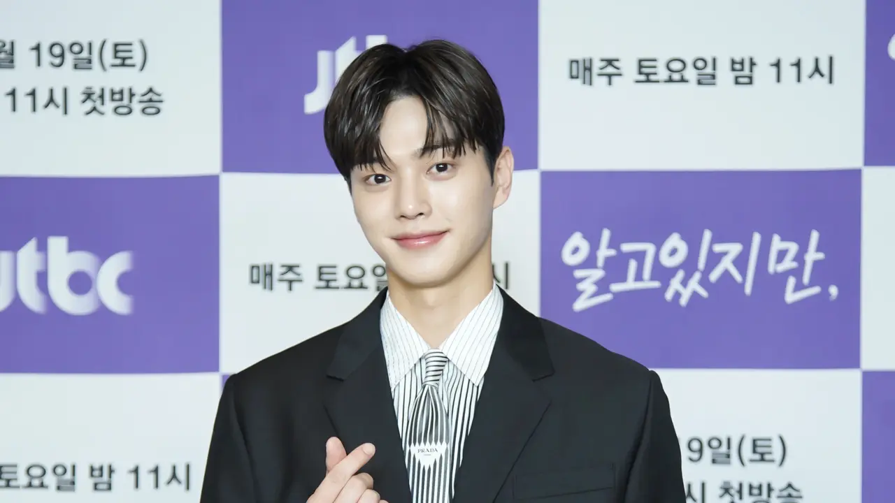 Song Kang dalam konferensi pers Nevertheless. (Photos by Jtbc, Courtesy of Netflix)
