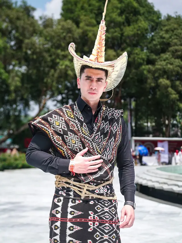 Model baju adat 7 seleb di upacara HUT RI ke-80 17 Agustus 2025, kompak foto bareng