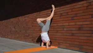 Mengenal Wall Pilates, Olahraga Praktis di Rumah yang Cocok untuk Pemula