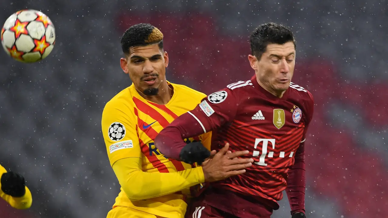 Ronald Araujo vs Robert Lewandowski