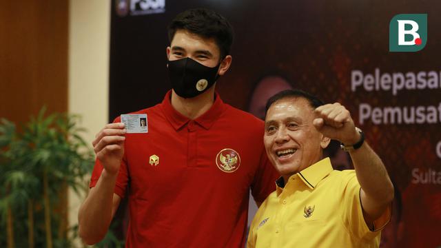 Foto: Cerianya Elkan Baggott Pamer KTP di Acara Pelepasan Timnas Piala AFF 2020 Menuju Pemusatan Latihan di Turki