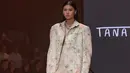 <p>Tanah Le Sae menjadi salah satu brand lokal yang turut meramaikan runway Plaza Indonesia Fashion Week 2024. Di panggung PIFW 2024, Tanah Le Sae memperkenalkan koleksinya yang bertajuk Dua Sembilan. [Foto: Document/Plaza Indonesia]</p>
