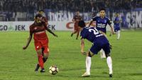 Tommy Oropka (Persijap) saat melawan PSIS dalam laga uji coba di Stadion Jatidiri, Semarang, Minggu (4/6/2017). (Bola.com/Ronald Seger)