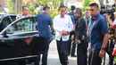 Capres nomor urut 01 Joko Widodo atau Jokowi saat tiba di Resto Plataran Menteng, Jakarta Pusat, Kamis (18/4). Pertemuan Jokowi serta Ma'ruf Amin dengan ketua umum partai pendukungnya dalam Pemilu 2019 berlangsung tertutup. (Liputan6.com/Angga Yuniar)