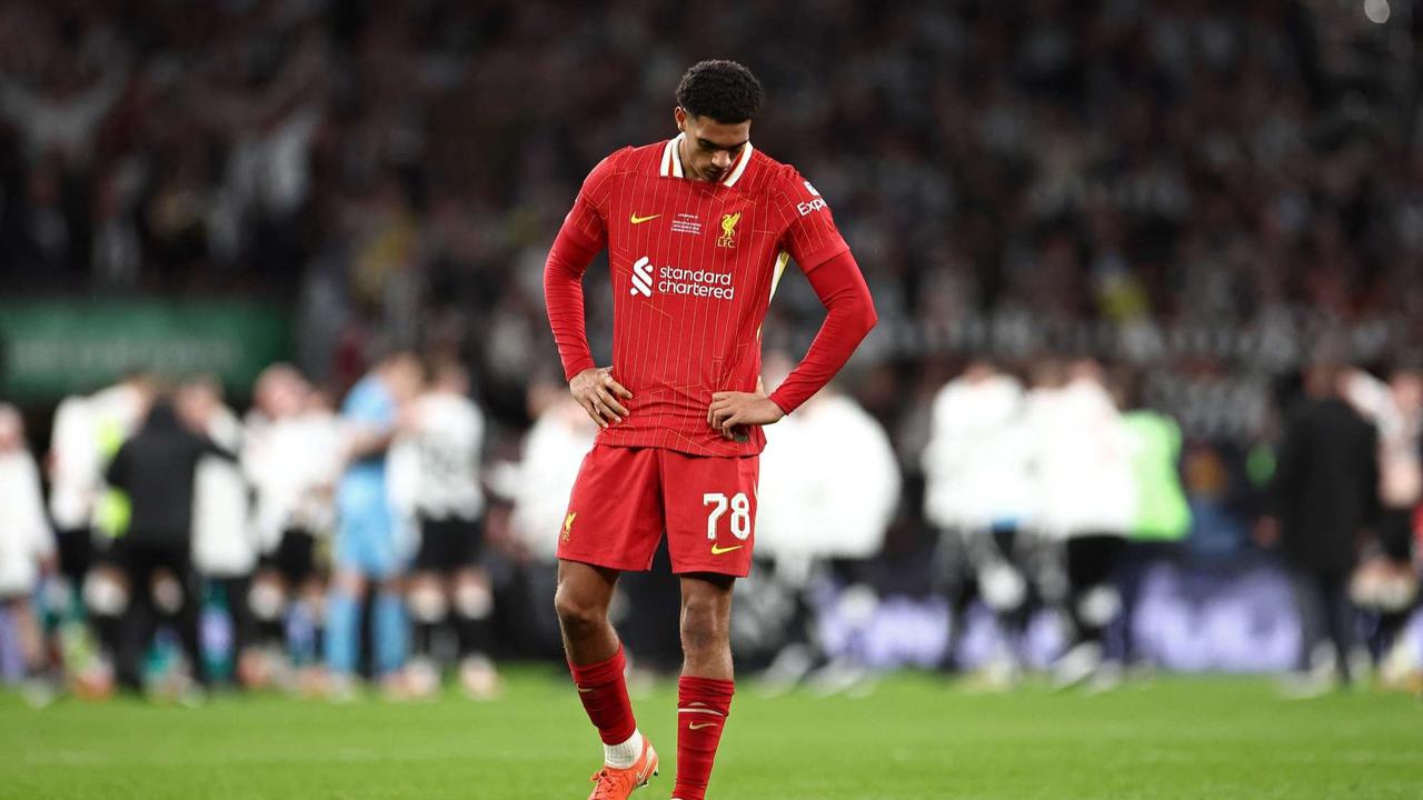 Wajah lesu pemain Liverpool usai gagal raih gelar juara Carabao Cup