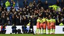 Pemain Manchester City merayakan gol yang dicetak Sergio Aguero ke gawang Sheffield Wednesday pada laga babak kelima Piala FA di Hillsborough Stadium, Rabu (4/3) malam waktu setempat. Manchester City menang 1-0 atas Sheffield. (AFP/Paul Ellis)