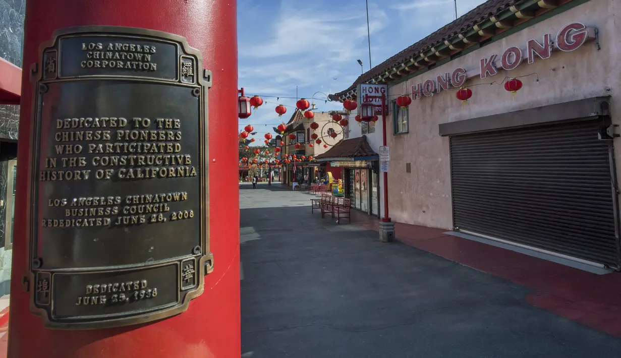 Suasana kawasan Chinatown atau Pecinan yang sepi aktivitas di Los Angeles, California (13/2/2020). Kawasan Pecinan di Los Angeles dihindari wisatawan di tengah merebaknya virus corona COVID-19. Terlebih setelah 15 kasus virus corona dikonfirmasi di Amerika Serikat. (AFP/Mark Ralston)