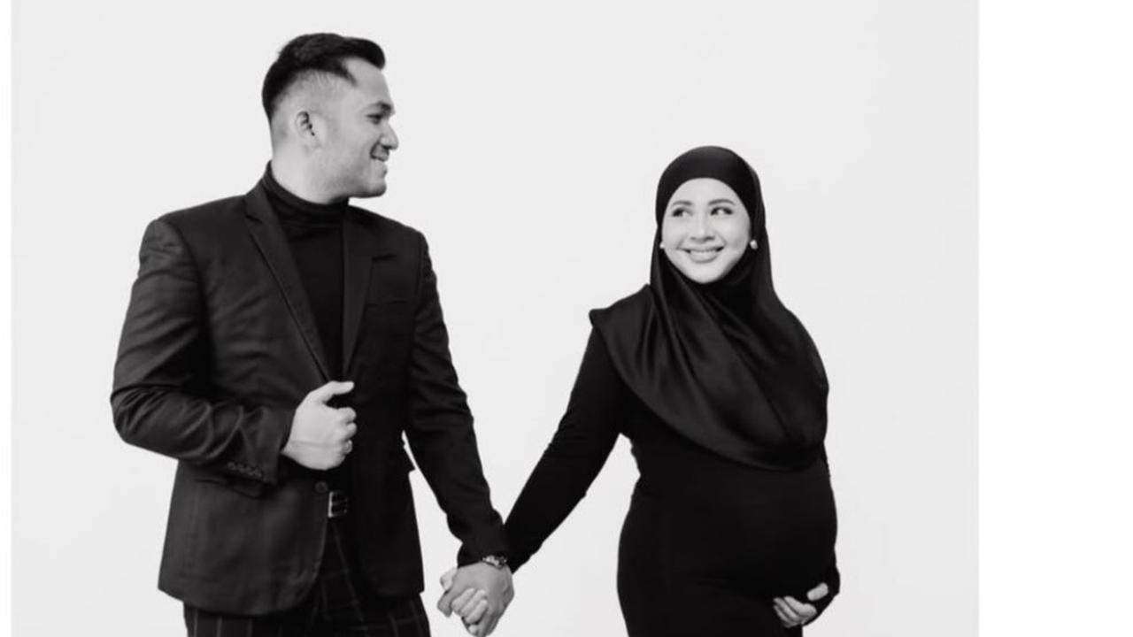 3 Pemotretan Maternity Shoot Kesha Ratuliu Terbaru, Tampil Elegan dengan Outfit Serba Hitam Bersama Sang Suami